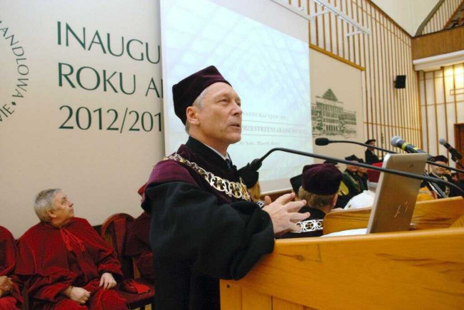 Inauguracja roku akademickiego 2012/2013. Wykład inauguracyjny wygłasza prorektor prof. Marek Bryx