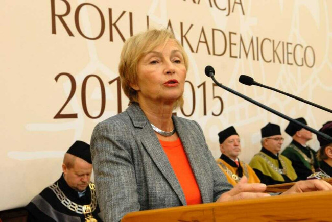 Inauguracja roku akademickiego 2014/2015. Przemawia prof. Lena Kolarska-Bobińska – minister nauki i szkolnictwa wyższego