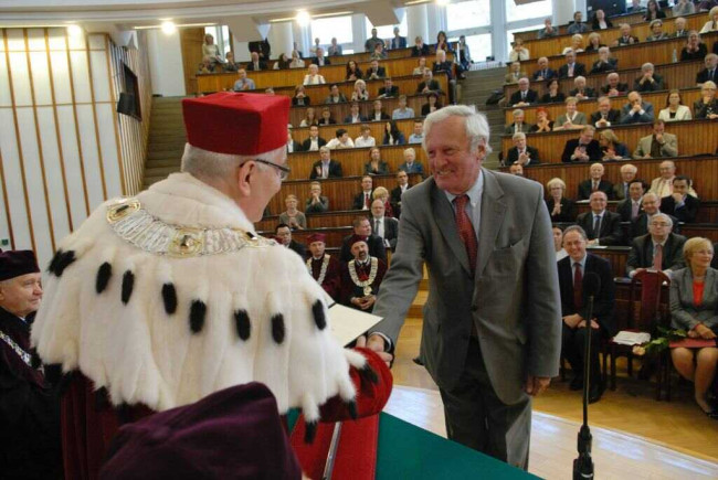 Inauguracja roku akademickiego 2014/2015. List gratulacyjny odbiera prof. Marian Geldner