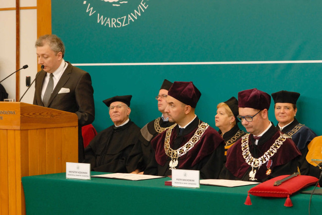 Inauguracja roku akademickiego 2017/2018. Przemawia wiceminister nauki i szkolnictwa wyższego Sebastian Skuza