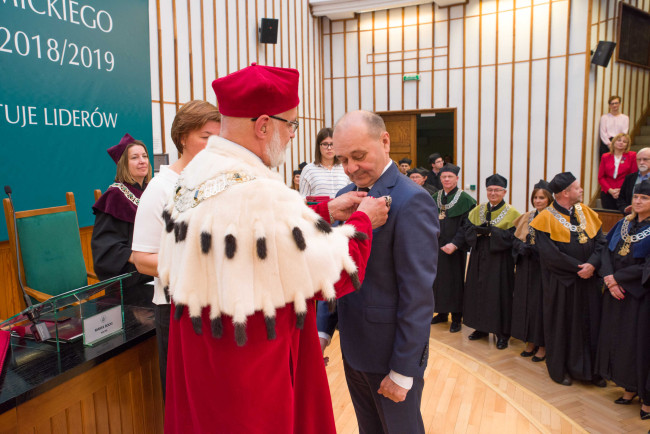 Inauguracja roku akademickiego 2018/2019. Prof. Gabriel Główka odbiera Medal Komisji Edukacji Narodowej  