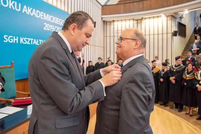 Inauguracja roku akademickiego 2019/2020. Prof. Jan Komorowski odbiera Srebrny Krzyż Zasługi 