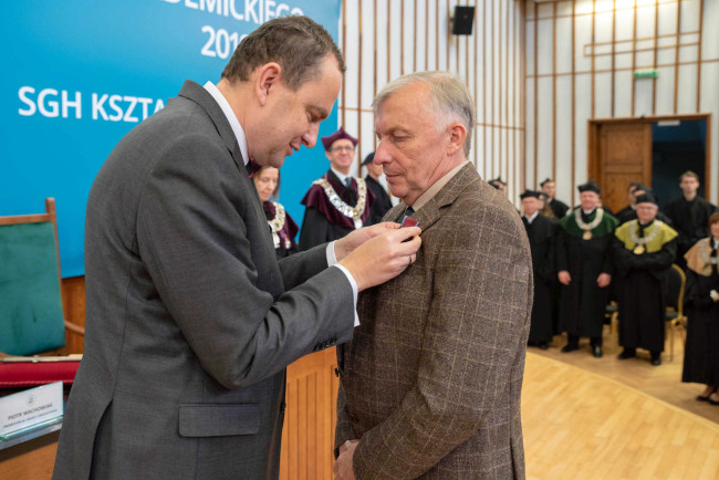 Inauguracja roku akademickiego 2019/2020. Prof. Sławomir Winch odbiera Brązowy Krzyż Zasługi​​