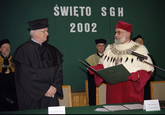 Uroczystość nadania tytułu doktora honoris causa SGH profesorowi Ronaldowi W. Jonesowi