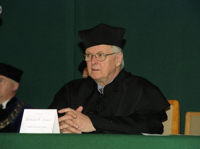 Profesor Ronald W. Jones