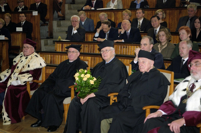 Uroczystość nadania tytułu doktora honoris causa SGH profesorowi Ronaldowi W. Jonesowi