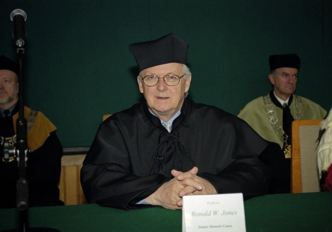 Profesor Ronald W. Jones