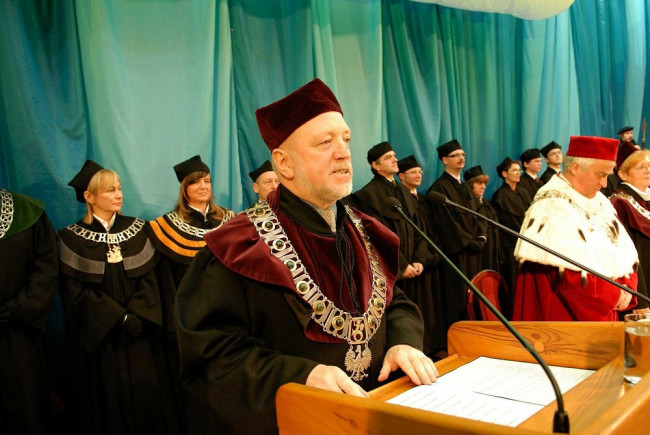 Święto SGH, 9 kwietnia 2008 roku. Przemawia prof. Joachim Osiński – prorektor
