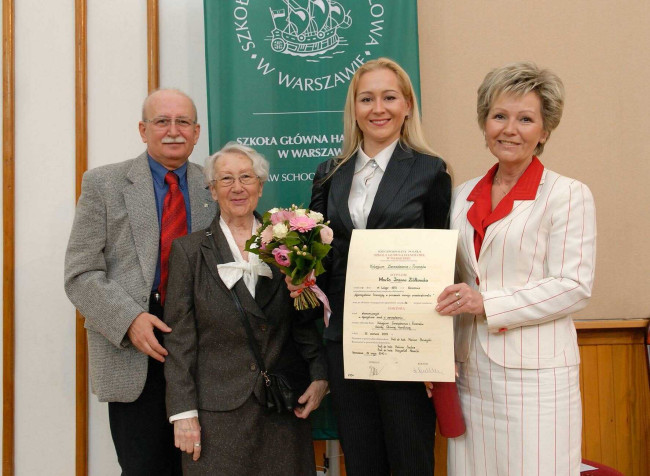 Święto SGH, 13 maja 2010 roku. Na zdjęciu: dr Elżbieta Moskalewicz-Ziółkowska, dr Marta Ziółkowka, Barbara Ziółkowska, dr Marek Ziółkowski