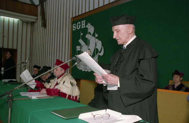 Uroczystość nadania tytułu doktora honoris causa SGH profesorowi Janowi Drewnowskiemu i profesorowi Leonidowi Hurwiczowi