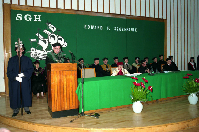 Uroczystość nadania tytułu doktora honoris causa SGH profesorowi Edwardowi Szczepanikowi
