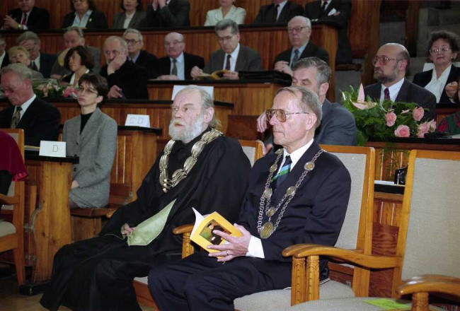 Uroczystość nadania tytułu doktora honoris causa SGH profesorowi Hansowi-Joachimowi Paffenholzowi. Goście i społeczność akademicka