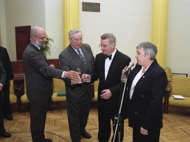 Spotkanie w Klubie Profesorskim. Na zdjęciu: prof. Marek Rocki, prof. Romuald Bauer, prof. Hans-Joachim Paffenholz, prof. Janina Jóźwiak