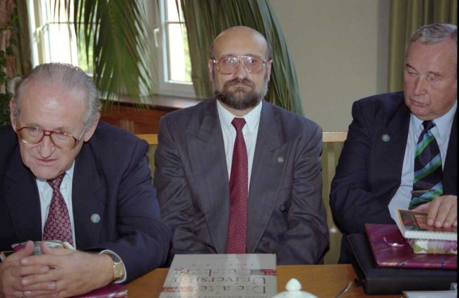 Spotkanie w Gabinecie Rektora. Na zdjęciu: prof. Władysław Jaworski, prof. Piotr Błędowski, prof. Romuald Bauer