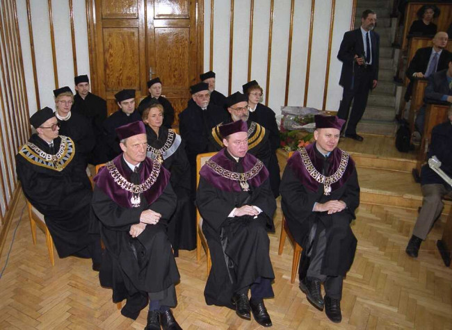 Senat SGH. Na zdjęciu: prof. Marian Geldner – prorektor, prof. Zbigniew Dworzecki – prorektor, prof. Adam Noga - prorektor