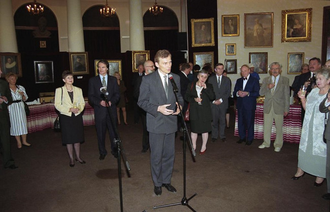 Jubileusz 90-lecia SGH, Galeria Porczyńskich, przy mikrofonie prof. Marcin Święcicki – prezydent Warszawy