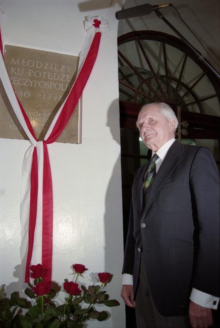 Uroczystość odsłonięcia tablicy pamiątkowej „Młodzieży ku potędze Rzeczypospolitej”, 17 kwietnia 1996 roku