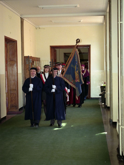 Po uroczystym posiedzeniu Senatu z okazji 90-lecia SGH, 17 kwietnia 1996 roku