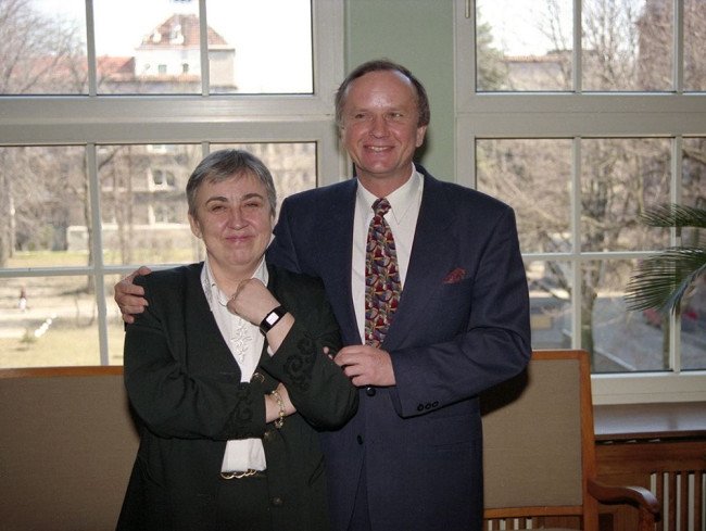 90-lecie SGH, spotkanie w sali Senatu, rektor prof. Janina Jóźwiak i prof. Grzegorz Kołodko