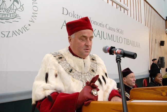 Rektor prof. Adam Budnikowski