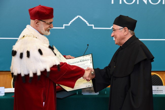 Uroczystość nadania tytułu doktora honoris causa SGH profesorowi Fransowi Willekensowi. Rektor prof. Marek Rocki i prof. Frans Willekens  