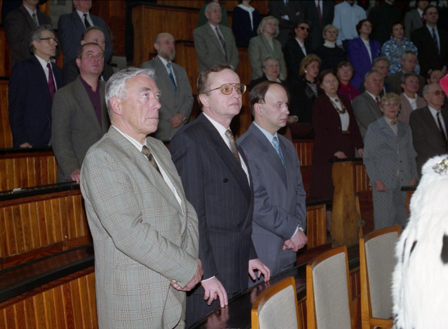 Uroczystość nadania tytułu doktora honoris causa SGH Profesorowi Garemu S. Beckerowi. Na zdjęciu: Jerzy Kozłowski, Prezes Stowarzyszenia Wychowanków SGH, prof. Grzegorz Kołodko, prof. Jan Kaja