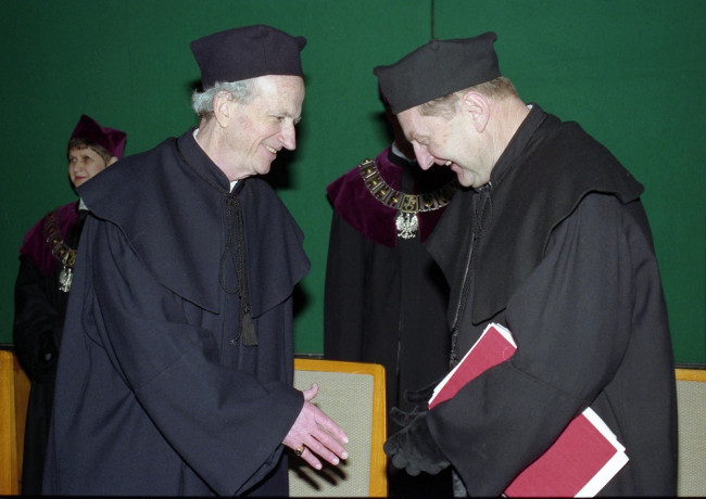 Uroczystość nadania tytułu doktora honoris causa SGH profesorowi Garemu S. Beckerowi. Prof. Gary S. Becker i prof. Eugeniusz Rychlewski