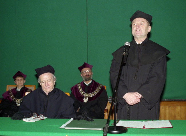 Uroczystość nadania tytułu doktora honoris causa SGH Profesorowi Garemu S. Beckerowi. Na zdjęciu: prof. Gary S. Becker, prof. Eugeniusz Rychlewski