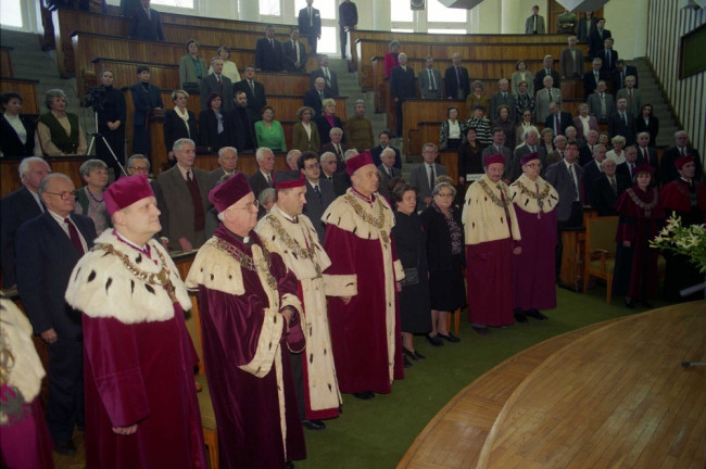 Uroczystość nadania tytułu doktora honoris causa SGH Profesorowi Jean H.P. Paelnick i Profesorowi Stanisławowi Rączkowskiemu. Goście i społeczność akademicka