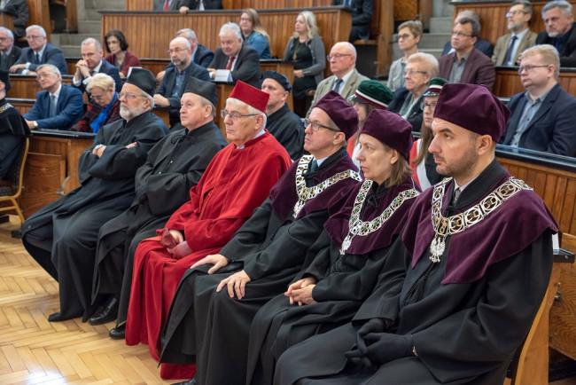 Uroczystość nadania tytułu doktora honoris causa SGH profesorowi Jerzemu Hausnerowi​. Na zdjęciu: prof. Krzysztof Kozłowski, prorektor ds. dydaktyki i studentów, prof. Hanna Godlewska-Majkowska, prorektor ds. współpracy z otoczeniem, prof. Jacek Prokop, prorektor ds. współpracy z zagranicą, prof. Tomasz Szapiro, rektor SGH w latach 2012-2016, Pan Krzysztof Pietraszkiewicz​ doktor  honoris causa SGH z 2017 roku, prof. Paul H. Dembiński, doktor  honoris causa SGH z 2019 roku 