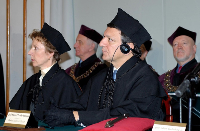 Uroczystość nadania tytułu doktora honoris causa SGH José Manuel Durão Barroso, przewodniczącemu Komisji Europejskiej. Na zdjęciu: José Manuel Durão Barroso, prof. Elżbieta Kawecka-Wyrzykowska