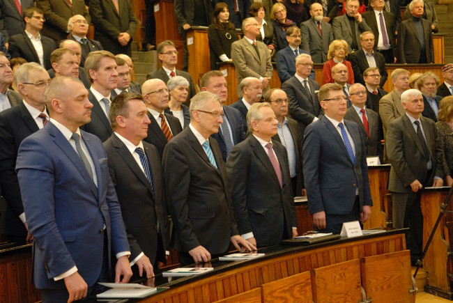 Uroczystość wręczenia dyplomu doktora honoris causa Krzysztofowi Pietraszkiewiczowi. Goście uroczystości