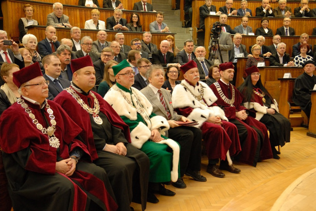 Uroczystość wręczenia dyplomu doktora honoris causa Krzysztofowi Pietraszkiewiczowi. Goście uroczystości