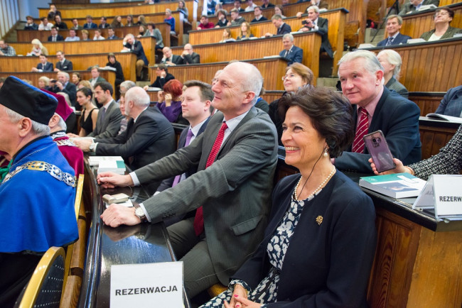 Uroczystość nadania tytułu doktora honoris causa SGH Paulowi H. Dembińskiemu.Goście uroczystości​ 