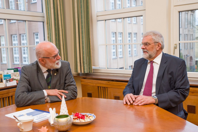 Rektor prof. Marek Rocki i prof. Paul H. Dembiński