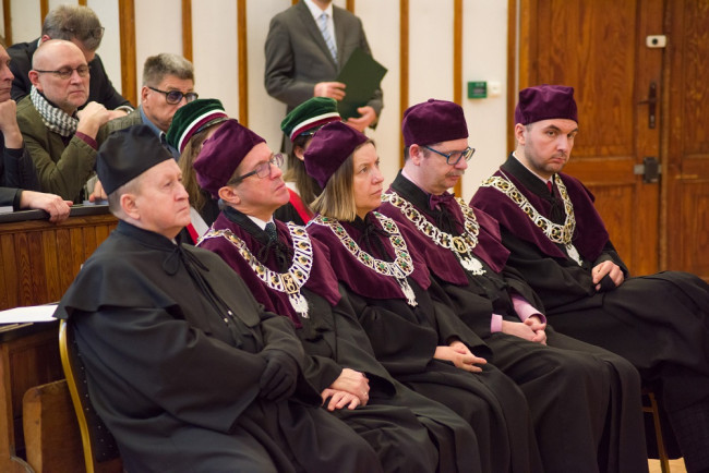 Uroczystość nadania tytułu doktora honoris causa SGH profesorowi Paulowi H. Dembińskiemu. Na zdjęciu: ​Krzysztof Pietraszkiewicz​ doktor honoris causa SGH z 2017 roku, prof. Jacek Prokop, prorektor ds. współpracy z zagranicą, prof. Hanna Godlewska-Majkowska, prorektor ds. współpracy z otoczeniem, prof. Piotr Wachowiak, prorektor ds. nauki i zarządzania, prof. Krzysztof Kozłowski, prorektor ds. dydaktyki i studentów