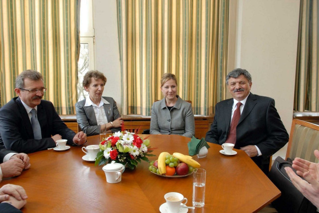 Uroczystość nadania tytułu doktora honoris causa SGH profesorowi Sándorowi Kerekesowi. Spotkanie w Gabinecie Rektora