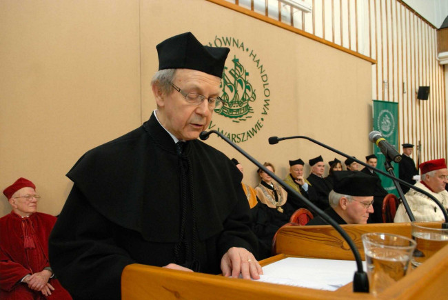 Prof. Stanisław Sołtysiński wygłasza wykład