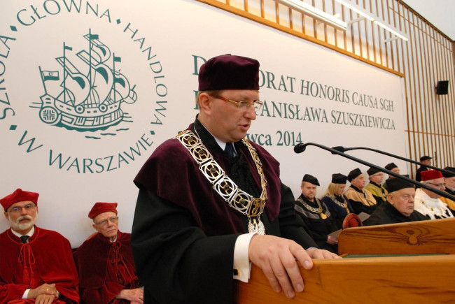 Uroczystość nadania tytułu doktora honoris causa. Prof. Piotr Ostaszewski wygłasza laudację