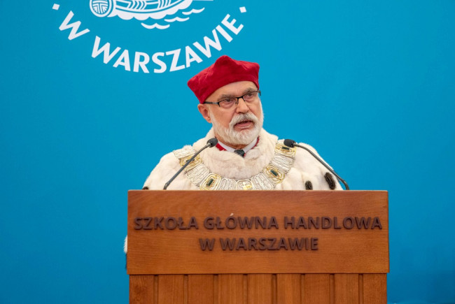 Uroczystość ukończenia studiów – 16 listopada 2019 roku – przemawia rektor prof. Marek Rocki