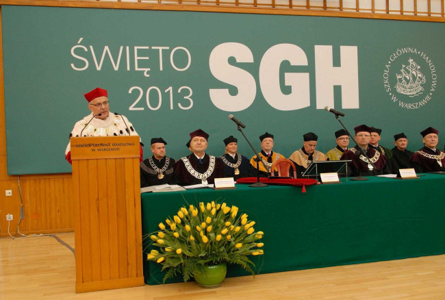 Święto SGH, 10 kwietnia 2013 roku, przemawia rektor prof. Tomasz Szapiro