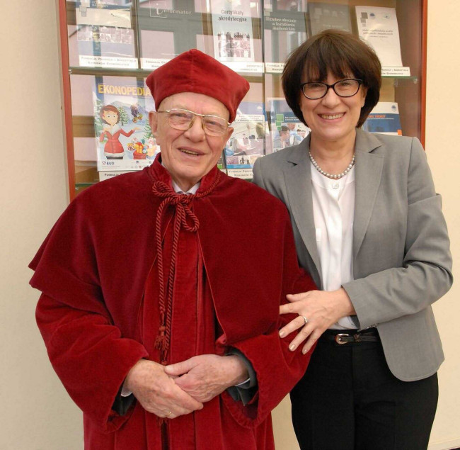 Święto SGH, 9 kwietnia 2014 roku, prof. Zygmunt Bosiakowski, retor SGPiS w latach 1983-1990 i dr Barbara Trzcińska