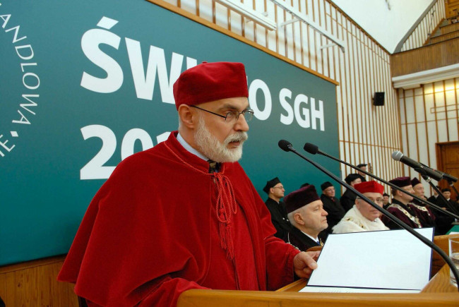Święto SGH, 9 kwietnia 2014 roku, przemawia prof. Marek Rocki, rektor SGH w latach 1999-2005