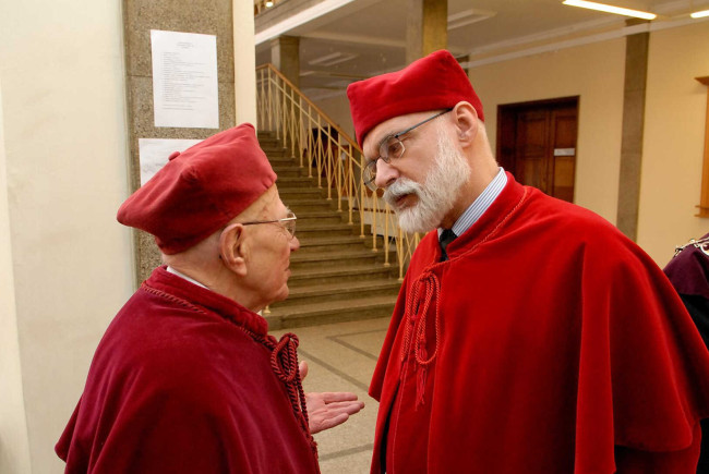 Święto SGH, 13 kwietnia 2016 roku. Na zdjęciu: prof. Zygmunt Bosiakowski, rektor SGPiS w latach 1983-1990 i prof. Marek Rocki, rektor SGH w latach 1999-2005