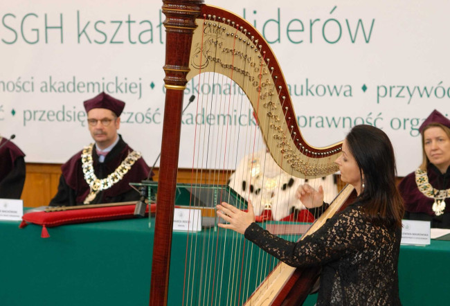 ​Święto SGH, 11 kwietnia 2018 roku, koncert Plaisir d'amour w wykonaniu Małgorzaty Walewskiej – mezzosopran i Małgorzaty Zalewskiej – harfa