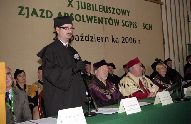 X Zjazd Absolwentów, 21 października 2006 roku, przemawia dr Piotr Wachowiak – przewodniczący Stowarzyszenia Absolwentów SGH