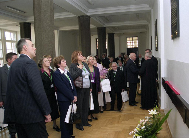 X Zjazd Absolwentów, 21 października 2006 roku. Poświęcenia tablic, które wmurowano z okazji stulecia SGH w Budynku A