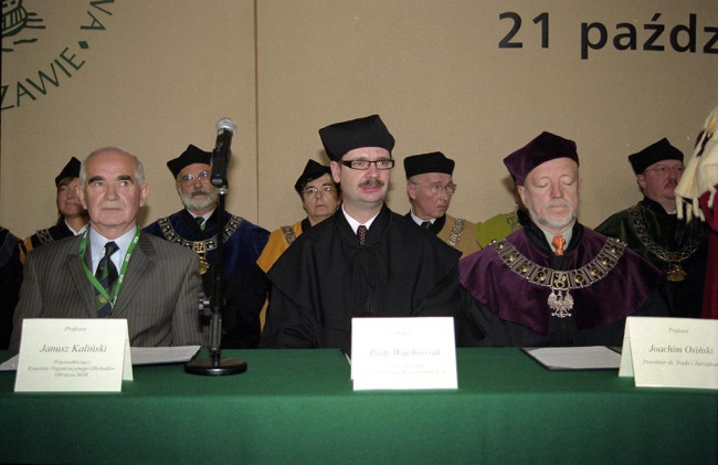 X Zjazd Absolwentów, 21 października 2006 roku. Na zdjęciu: prof. Janusz Kaliński, przewodniczący obchodów 100-lecia SGH, dr Piotr Wachowiak – przewodniczący Stowarzyszenia Absolwentów SGH, prof. Joachim Osiński