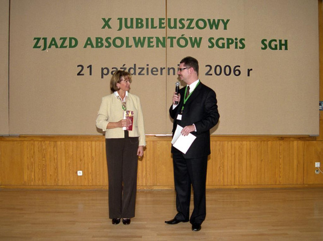 X Zjazd Absolwentów, 21 października 2006 roku. Anna Markowska – menedżerka Zespołu Pieśni i Tańca SGH i Piotr Wachowiak - przewodniczący Stowarzyszenia Wychowanków SGH