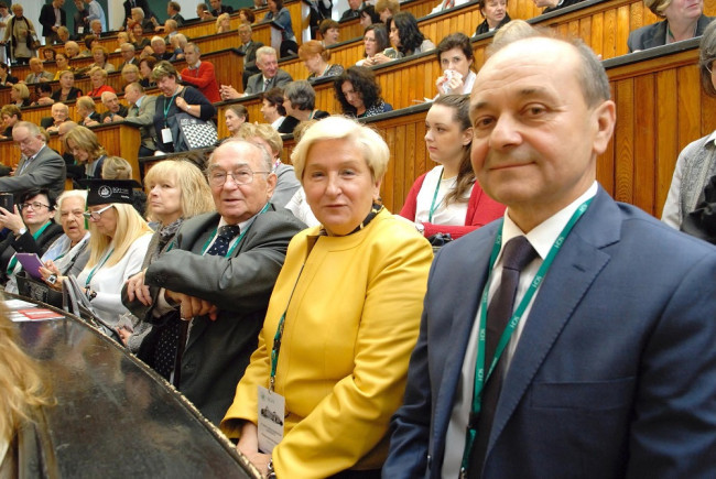 XI Jubileuszowy Zjazd Absolwentów SGPiS-SGH. Pierwszy z prawej prof. Gabriel Główka, absolwent Wydziału Ekonomiki Produkcji​